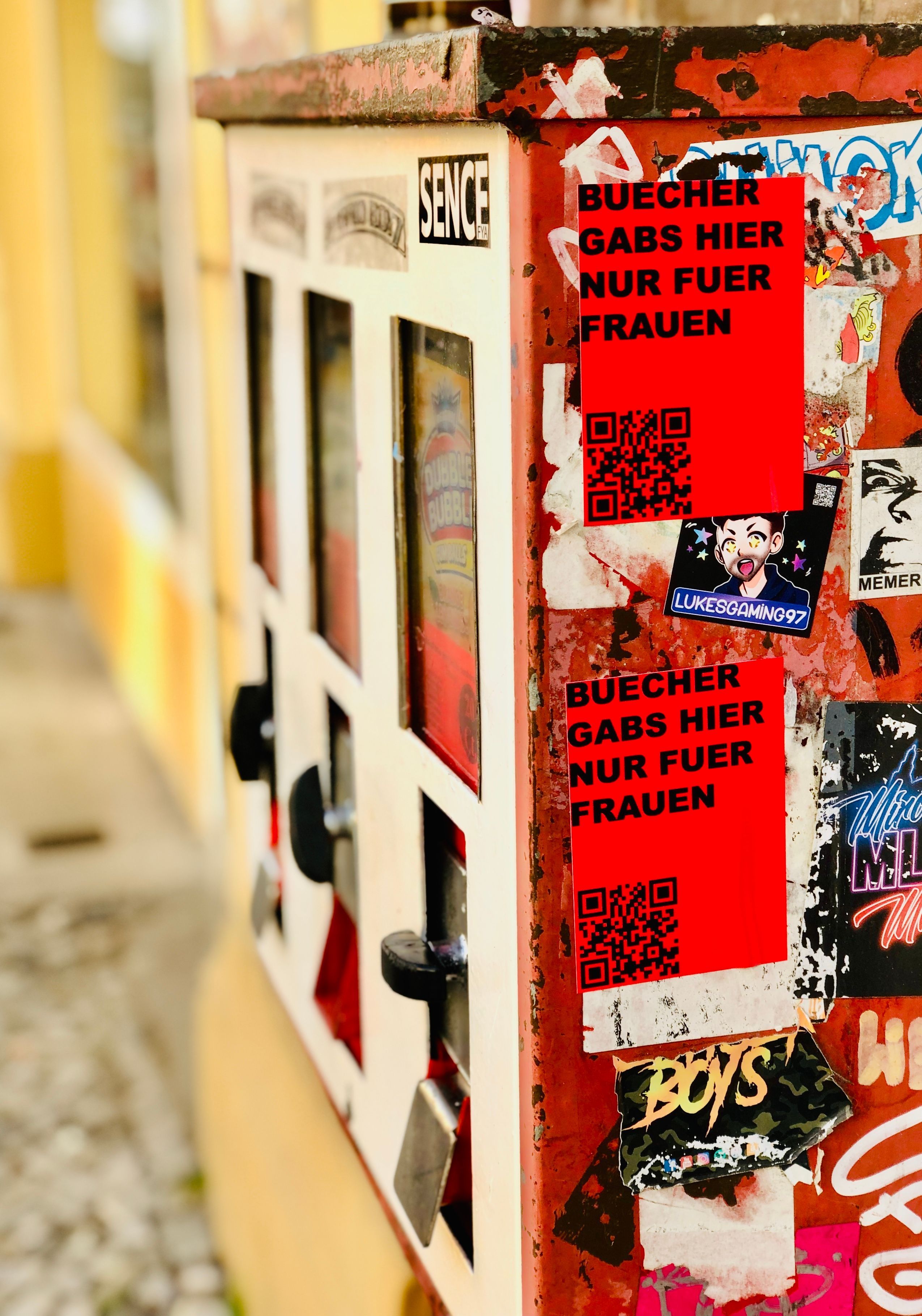Fig. 1: POLIGONAL, Nothing that ever was changes – Lilith: Nur Bücher von Frauen, 2022, Photo: POLIGONAL